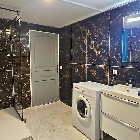 Apartment Le Concorde-wifi-clim-parking-3etoiles-ockeys